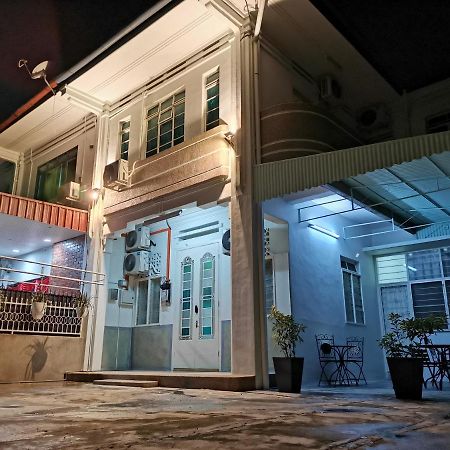G Fortune Guest House Victoria Green George Town Exterior photo