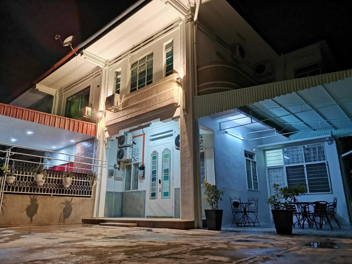 G Fortune Guest House Victoria Green George Town Exterior photo