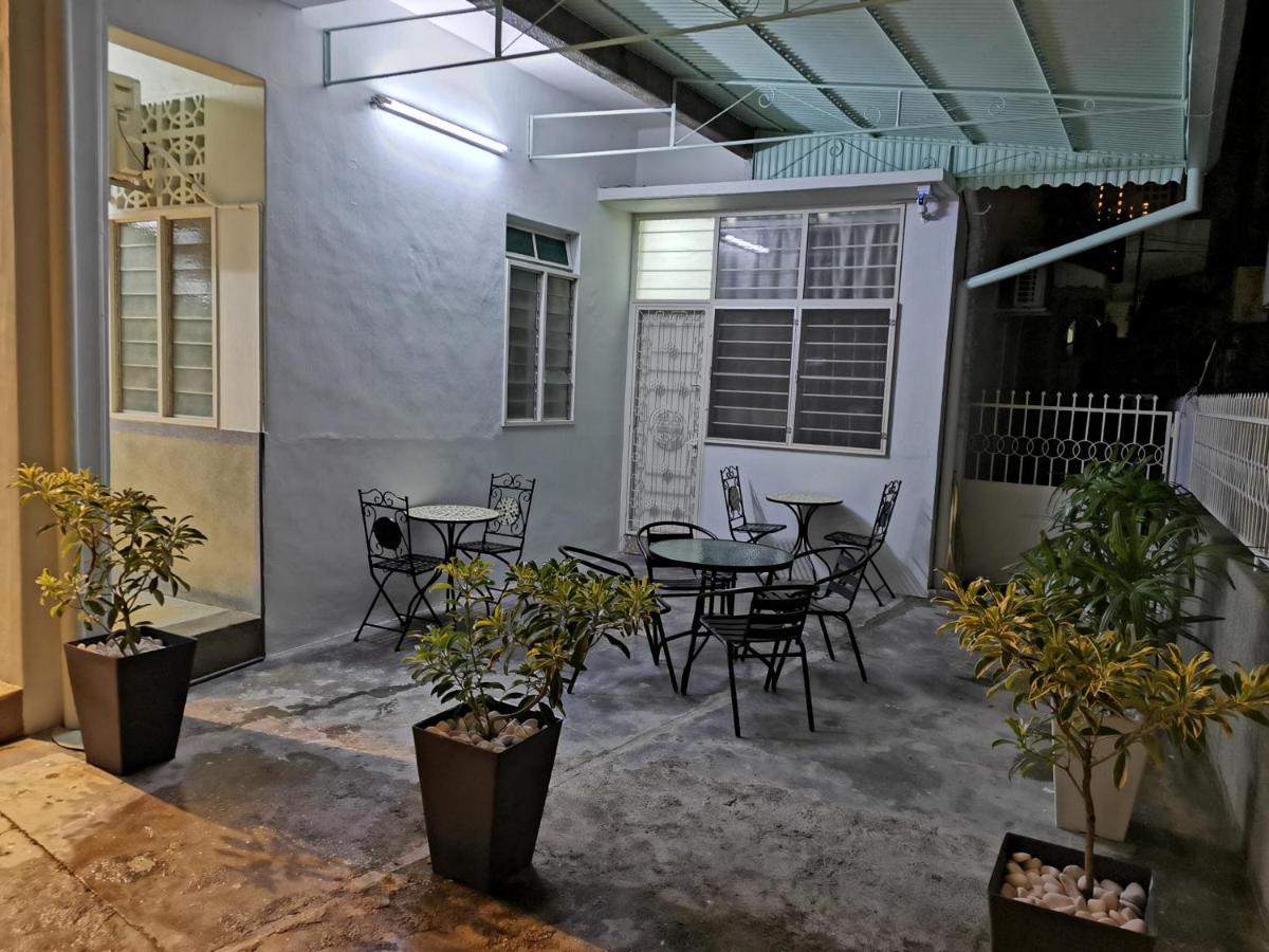 G Fortune Guest House Victoria Green George Town Exterior photo