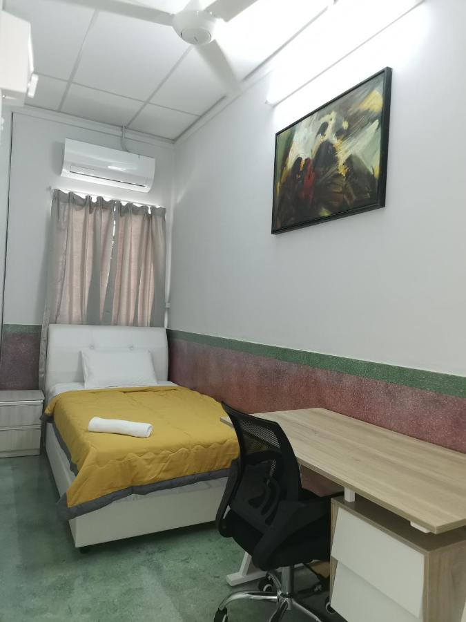 G Fortune Guest House Victoria Green George Town Exterior photo